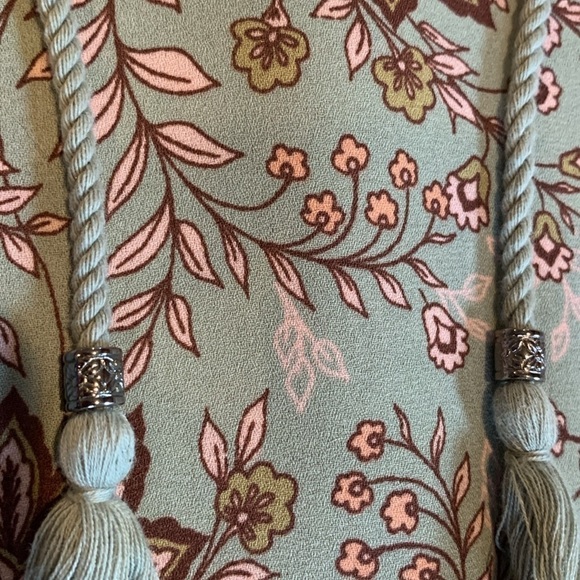 NWT - DR2 Shortsleeved Floral Top Size Small - Picture 14 of 16